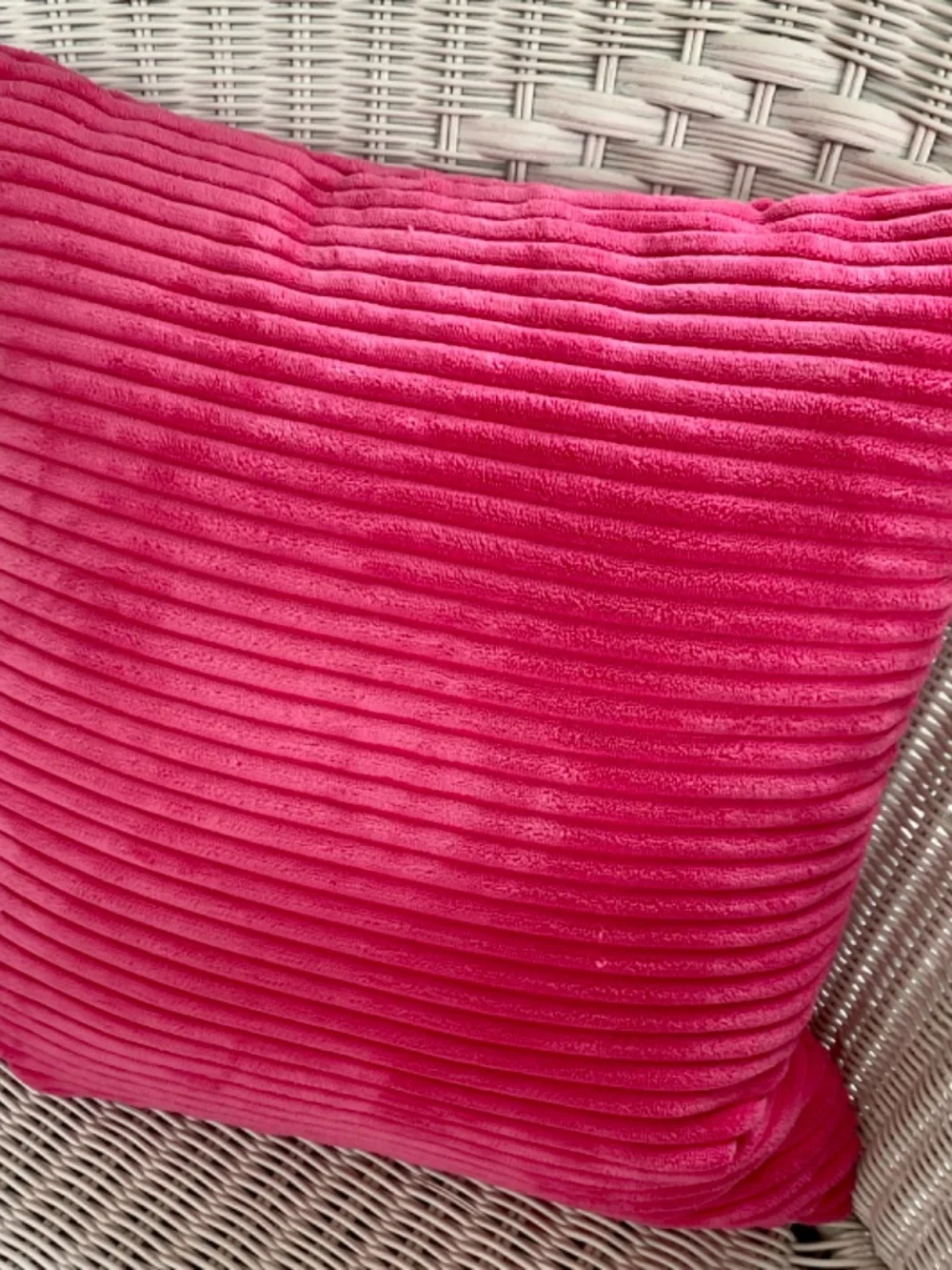 Pink Polyester Chenille Square Pillows w Zippers, Washable, Like New